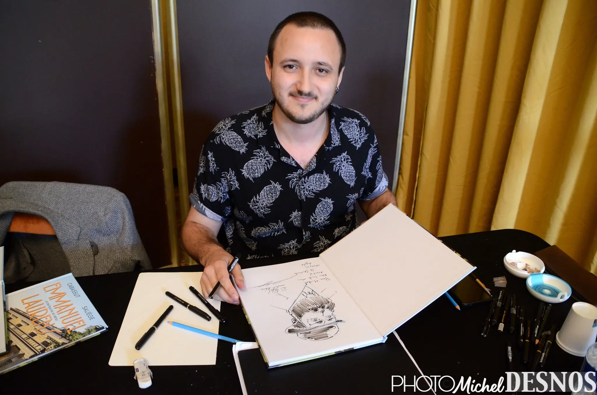 Editions Aldacom, séance de dédicaces de la BD Emmanuel Laurens : Le Château de ses Rêves, en présence du dessinateur Antoine Saliege.